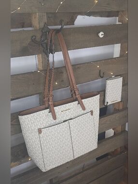 *NWT* MK Signature Set - Vanilla Double Pocket Tote & Matching Wallet